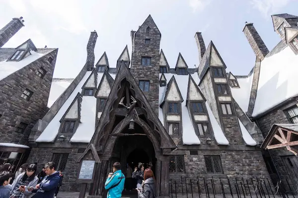 Three Broomsticks (1)